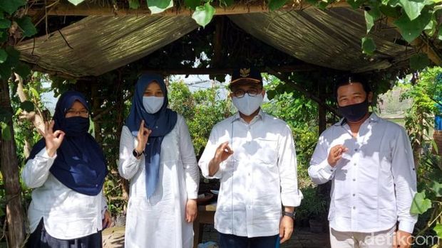Bupati Anas Dorong Warga Bikin Kebun Hidroponik di Pekarangan Rumah