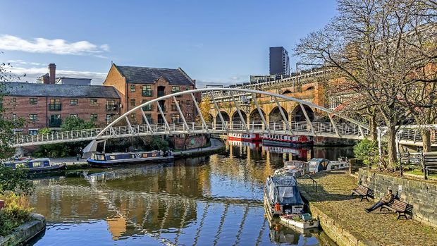 View di kanal Castlefied di jantung Manchester, Inggris.