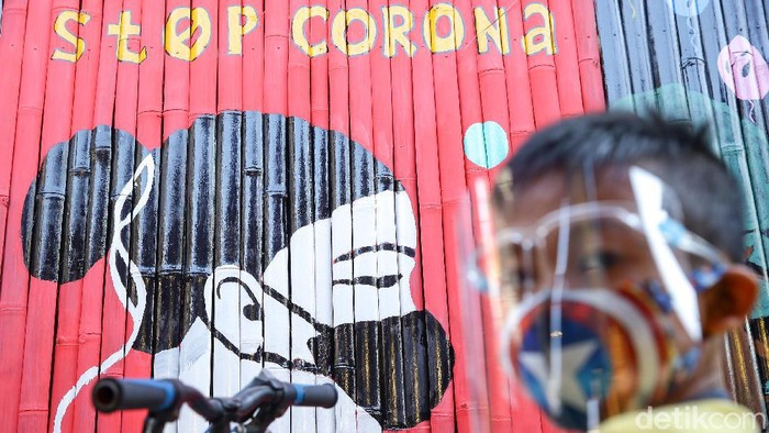 Corona di RI Tembus 100 Ribu Kasus virus Corona (COVID-19) di Indonesia telah menembus angka 100 ribu orang lebih. Total kasus positif virus Corona di Indonesia hari ini menembus 100.303.