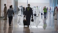 Ibadah haji tahun ini dilakukan dengan protokol kesehatan COVID-19 yang ketat. Para jemaah nantinya akan dibagi menjadi kelompok-kelompok dengan anggota 20 orang. Saudi Ministry of Media via AP.