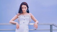 Pesona kecantikan Dilraba Dilmurat bahkan sempat membuat pesepakbola Alexander Pato jatuh hati. Dok. Instagram