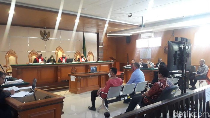 Eks Sekda Bandung Edi Siswadi mengakui terima duit korupsi RTH