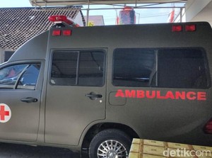 Ambulans Disiapkan untuk Pengangkat Jenazah Pahlawan Revolusi yang Sakit