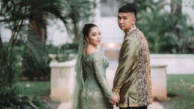 9 Potret Cantiknya Nikita Willy Lamaran Pakai Songket Minang, Rancak Bana!