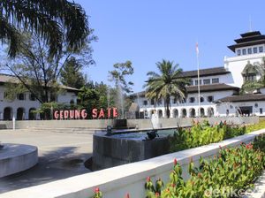 Gedung Sate dan Kantor DPRD Jabar Masih Lockdown hingga Akhir Bulan