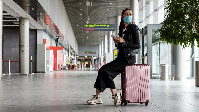 Ilustrasi wanita di bandara