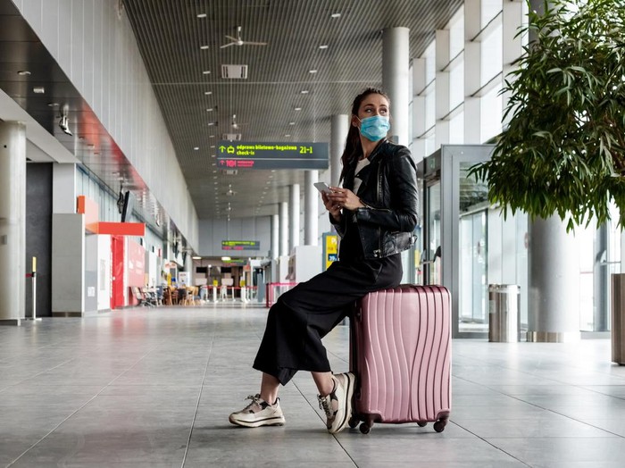 Ilustrasi wanita di bandara