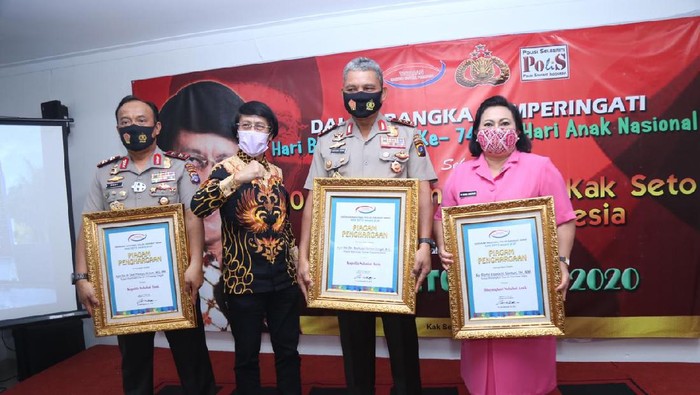 Kapolda Kalteng Irjen Dedi Prasetyo dan Kapolda Sumut Irjen Martuani Sormin dapat Kak Seto Award