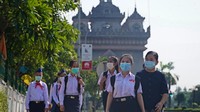 Pada 18 Mei 2020, sebuah sekolah umum di Vientiene Lycée de Vientiane menyambut kembali 900 siswa. Setelah sekolah ditutup selama 2 bulan, tanpa ada laporan kasus baru sekolah kembali dibuka secara bertahap.