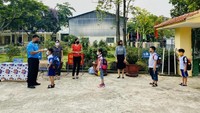 Hari pertama sekolah di Lao Chai, Vietnam dilakukan dengan mengambil tindakan physical distancing. langkah-langkah new normal ketat dilakukan untuk membuat sekolah lebih aman selama masa pandemi.