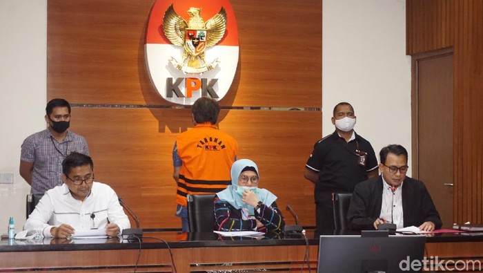 KPK menahan pengusaha Hong Arta John Alfred terkait kasus dugaan suap proyek di Kementerian PUPR tahun 2016 (Ibnu Hariyanto/detikcom)