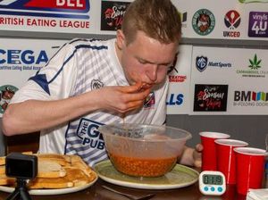 Pria Ini Santap 20 Roti Panggang dan 2,5 Kg Kacang Dalam 7 Menit