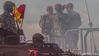 Selain melaksanakan latihan perang, Kasal Yudo Margono diangkat menjadi warga kehormatan Korps Marinir TNI Angkatan Laut.