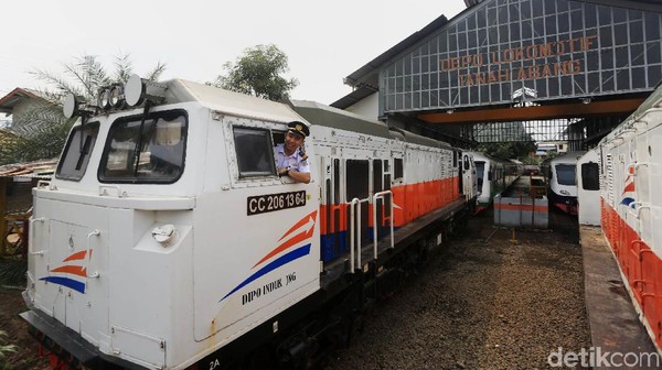 Kini PT KAI mengoperasikan kereta api jarak jauh dengan menerapkan protokol kesehatan untuk mencegah penyebaran COVID-19.