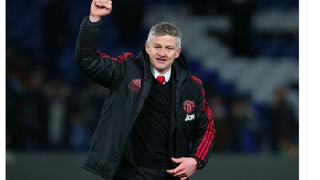 Netizen ini menyerukan Ole Gunnar Solskaer harus didukung penuh setelah menorehkan prestasi. Foto: Twitter