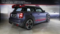 Tertarik menebusnya? MINI John Cooper Works GP hanya tersedia 12 unit dengan harga rekomendasi retail Rp 1,5 miliar. Foto: MINI Indonesia