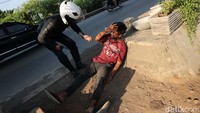 Tidak ada korban jiwa dalam kecelakan tunggal tersebut, pengemudi mengalami luka ringan.