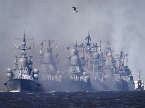Parade Kapal Peringati Hari Angkatan Laut Rusia