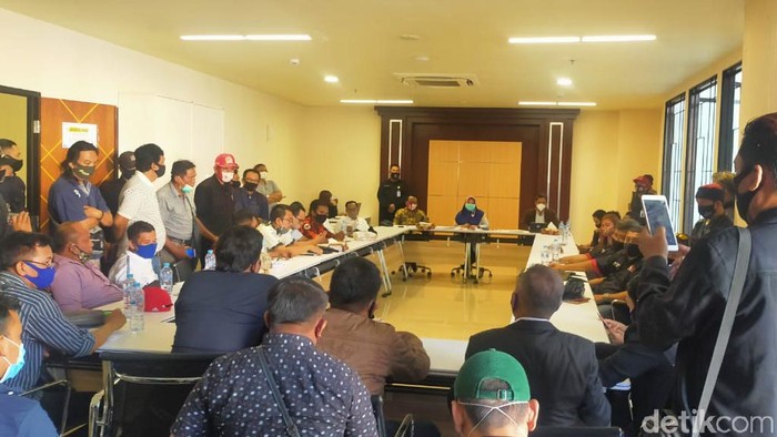 pekerja seni dan hiburan malam