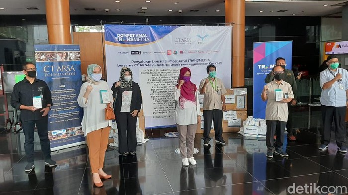 Penyaluran donasi CT ARSA dan Dompet Amal TRANSMEDIA tahap ke-8