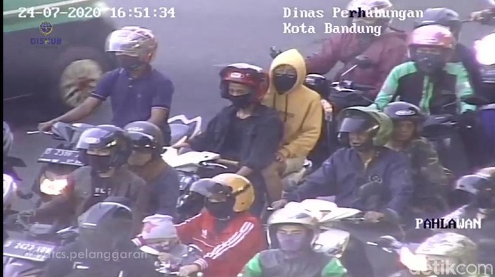 petugas dishub bandung sentil pengendara