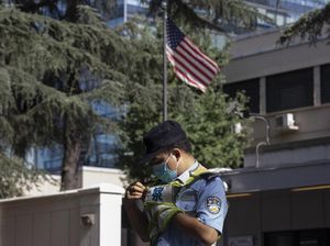 Diperintahkan Tutup, Konsulat Chengdu Turunkan Bendera Nasional AS