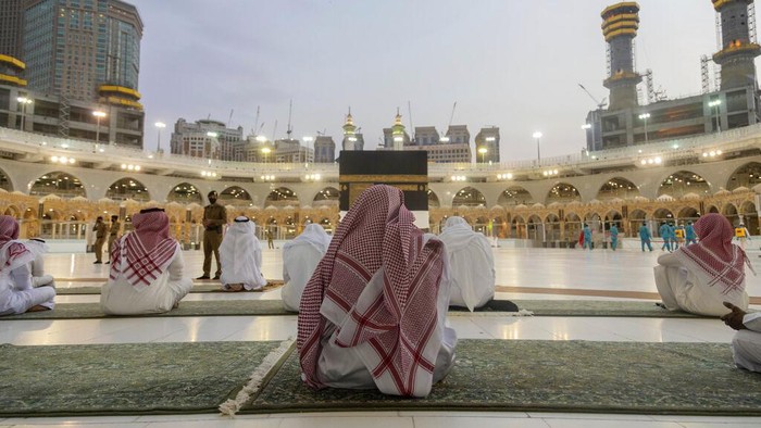 Beginilah potret Kakbah dan Masjidil Haram sambut jamaah haji yang kembali dibuka saat pandemi COVID-19. Ini potretnya.