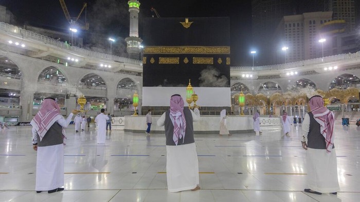 Beginilah potret Kakbah dan Masjidil Haram sambut jamaah haji yang kembali dibuka saat pandemi COVID-19. Ini potretnya.