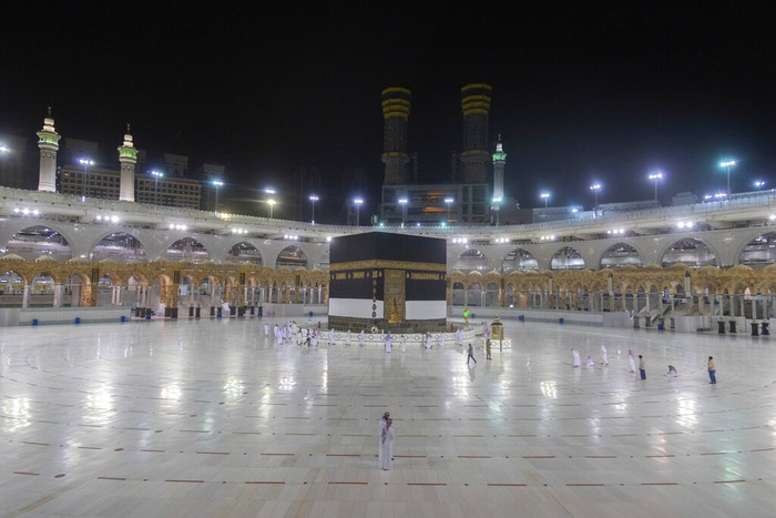 Potret Mekah Sambut Jamaah Haji Disaat Pandemi Beginilah potret Kakbah dan Masjidil Haram sambut jamaah haji yang kembali dibuka saat pandemi COVID-19. Ini potretnya.
