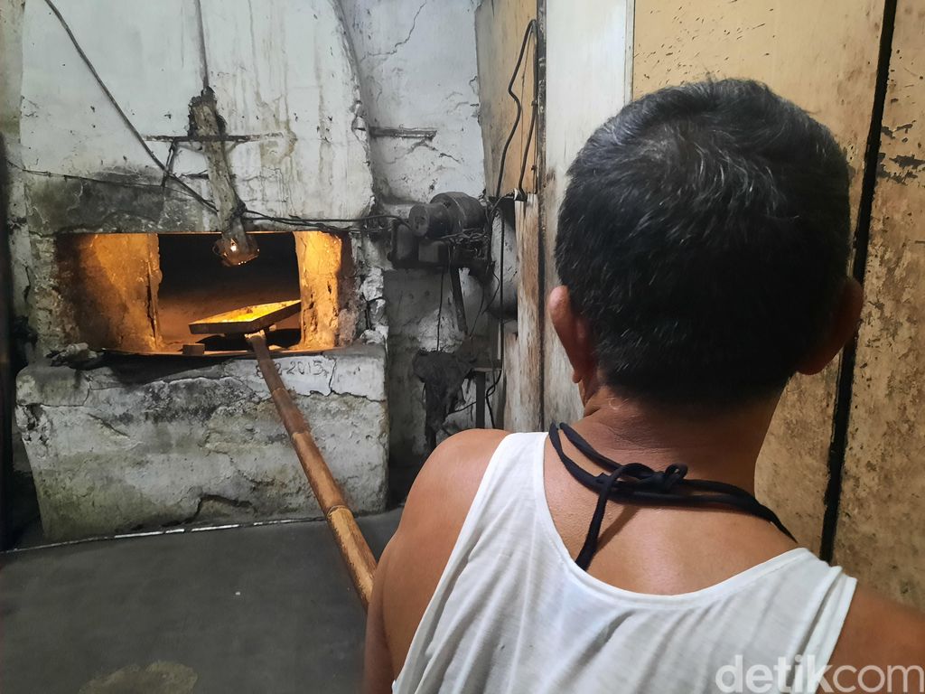 Roti Kuno di Toko Djoen Lama