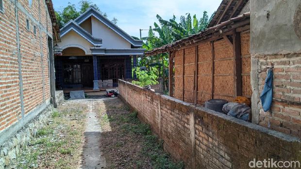 rumah tertutup tembok