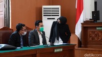 Jaksa sebagai pihak termohon meminta majelis hakim menolak surat permohonan sidang online Djoko Tjandra. Jaksa menegaskan Djoko harus hadir di sidang PK sebagai pemohon.