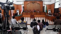 Agenda sidang hari ini adalah mendengarkan tanggapan jaksa atas surat permohonan Djoko yang meminta sidang digelar secara online. 
