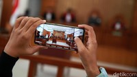 Dalam sidang lanjutan ini, jaksa juga meminta bukti kuat untuk membuktikan bahwa Djoko Tjandra benar-benar sakit. Jaksa meminta bukti seperti rekam medis Djoko Tjandra yang bisa menunjukkan Djoko perlu istirahat dan tidak bisa hadir ke persidangan.