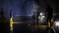Diberitakan CNN, sistem anti banjir Hong Kong ini begitu rumit yang bisa melindungi kota Hong Kong dari bencana banjir akibat topan musiman.