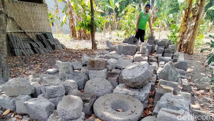 Temuan batu candi di situs Dompyongan, Desa Dompyongan, Kecamatan Jogonalan, Klaten