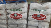 Walaupun zaman sudah berubah, tapi toko roti Djoen Lama tidak menghilangkan ciri khas-nya. Mereka tetap menggunakan tungku tradisional untuk memanggang roti yang ditawarkan. Foto: Jauh Hari Wawan S