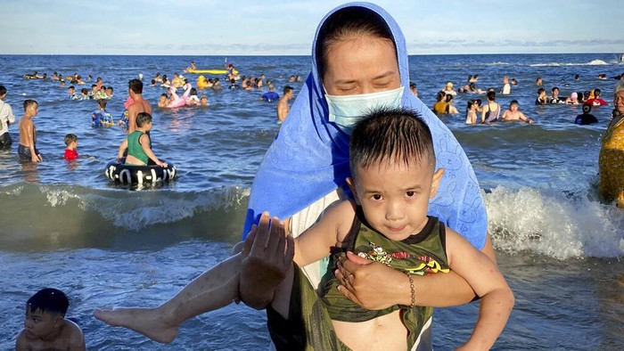 Kasus positif Corona kembali ditemukan di Vietnam. Evakuasi besar-besaran pun dilakukan usai tiga warga Da Nang dinyatakan positif COVID-19 pada akhir pekan.