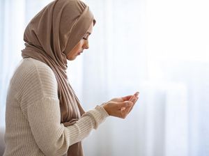 Niat Puasa Senin Kamis dan Jadwal Sholat Hari Ini