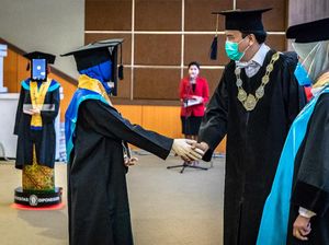 Robot Peraga Wakilkan Wisuda Mahasiswa Undip
