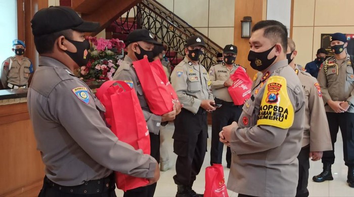5.000 Bhabinkamtibmas di Jatim Dapat Hadiah