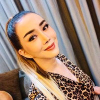 Perjalanan berbisnis selalu tak mudah dilakoninya. Apalagi dengan statusnya sebagai seorang transgender, ia kerap mengalami diskriminasi dan dikucilkan orang.  (Foto: Instagram/@anne.jknofficial)