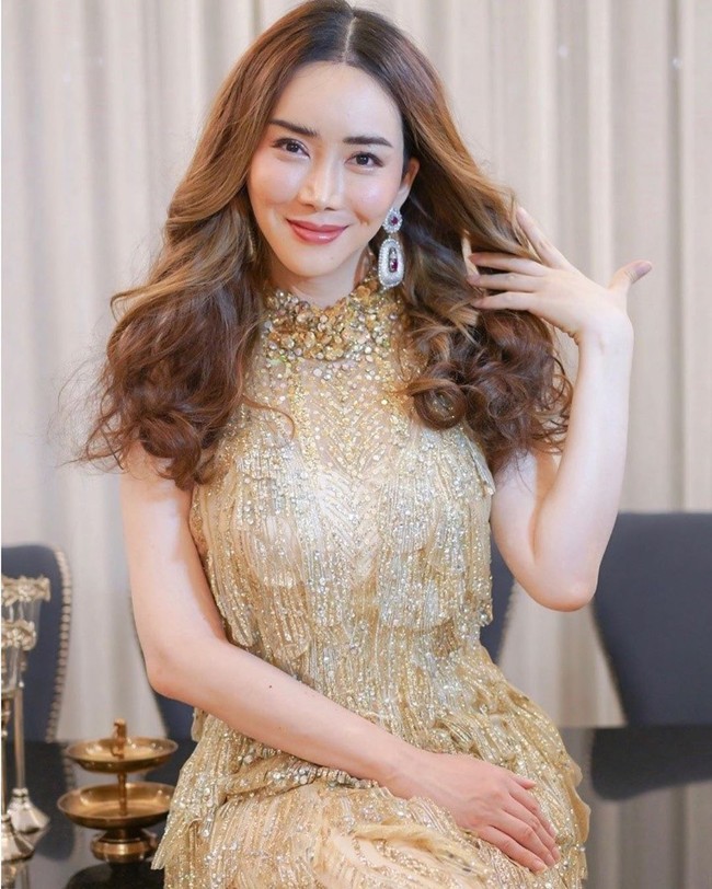 Di bawah arahannya, JKN berhasil menjadi salah satu perusahaan media terbesar di Thailand. Dikabarkan Bloomberg pada 2018, laba bersih full year perusahaan naik menjadi 188 juta baht (US$5,7 juta) pada 2017.  Menurut situs resmi JKN, laba tersebut naik dari 49 juta baht pada 2014 setelah pendapatan meningkat lebih dari tiga kali lipat menjadi 1,16 miliar baht tahun lalu dari hanya 304 juta baht. (Foto: Instagram/@anne.jknofficial)