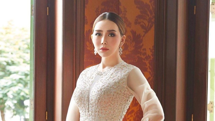Anne Jakkaphong Jakrajutathip