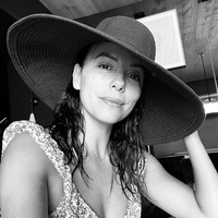 Wajah polos tanpa makeup Eva Longoria yang tetap cantik. Ia pun menulis, Challenge accepted ladies! Women supporting women! So many women to tag and thank! Foto: Instagram