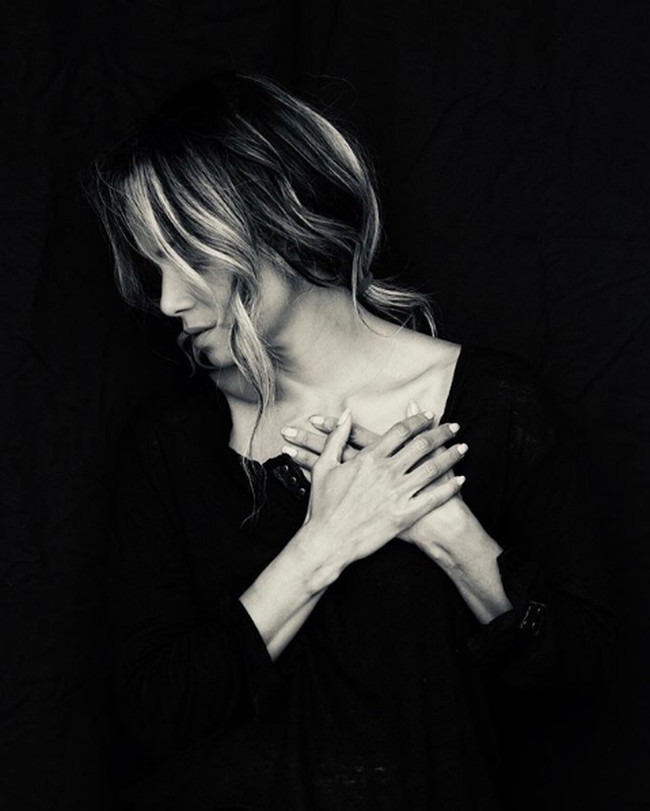 Potret cantik Halle Berry ini dipersembahkan untuk mendukung dan menguatkan para wanita di seluruh dunia. “Each time a woman stands up for herself, without knowing it possibly, without claiming it, she stands up for all women,” tulis Halle Berry. Foto: Instagram