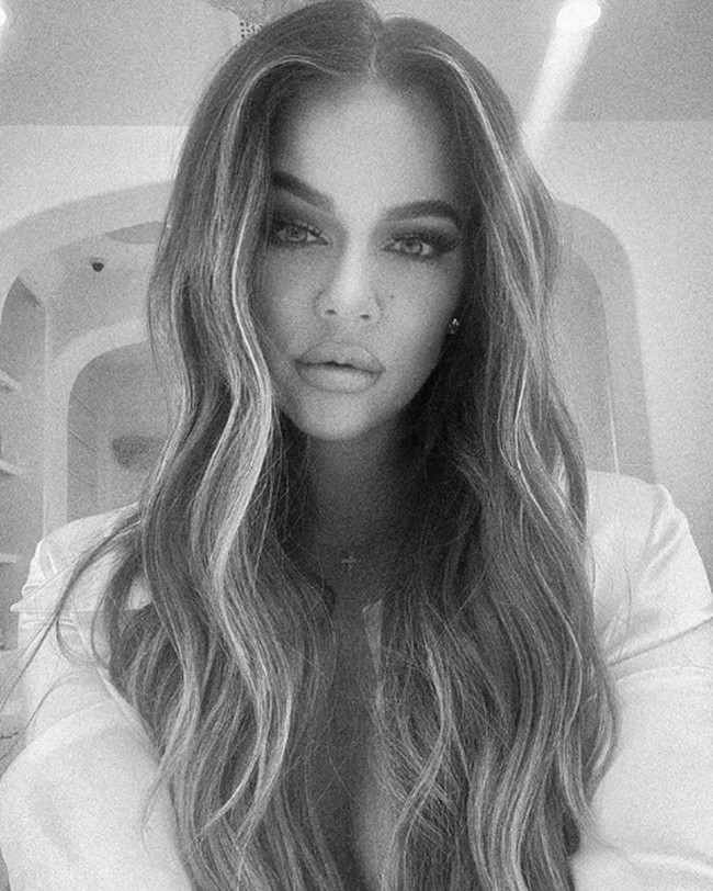 Challenge Accepted @vanessabryant and @malika thank you for choosing me for this! To all my Queens- Let’s spread love and remember to be a little kinder to one another #womensupportingwomen, Khloe Kardashian pun ikut berpartisipasi. Foto: Instagram