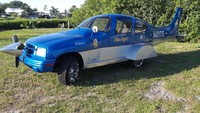 Di balik bonetnya juga tidak mengalami perubahan. Namun tidak disebut jenisnya. Sebab, Chevrolet Tracker diketahui punya dua pilihan mesin, yakni 1.6 liter atau 2.0 liter.  Untuk 1.6 liter mampu mengeluarkan tenaga sebesar 97 hp, sedangkan 2.0 liter tentunya lebih besar, yakni 127 hp. Mobil ini sedang dilelang melalui situs e-Bay. Foto: Carscoops