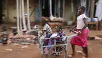 Banyak warga Burkina Faso tidak dapat membeli makanan karena kondisi ekonomi serta ditutupnya tempat usaha mereka karena wabah COVID-19.