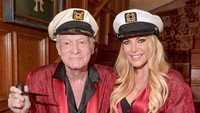 Tak butuh waktu lama baginya untuk mencuri hati sang bos, Hugh Hefner, hingga mereka pun bertunangan setahun setelah debutnya. Dok. Instagram/crystalhefner